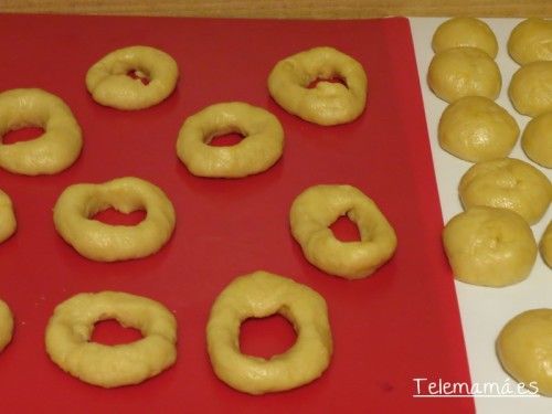 Haciendo las rosquillas.
