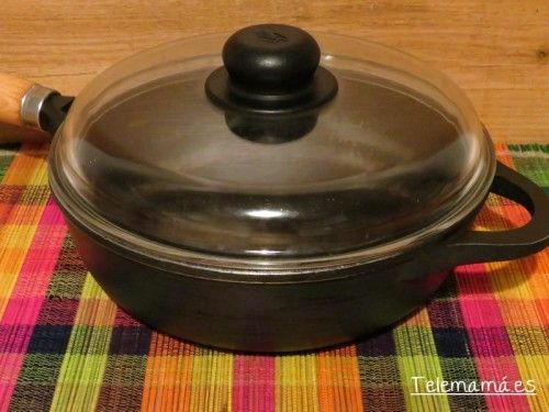Sartén alta con tapa.