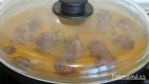 Cocer unos minutos junto a la salsa.