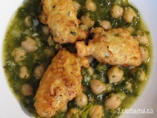 Potaje de garbanzos, espinacas y tortillitas de bacalao.