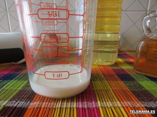 Echamos la leche.