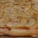 Tarta de manzana con crema pastelera.