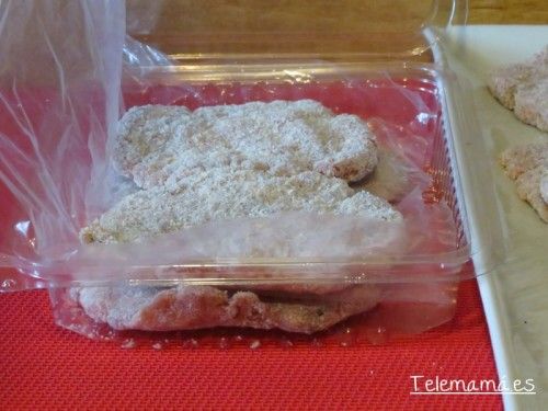 Hacemos varias capas para separar los filetes y no se peguen al congelar los.