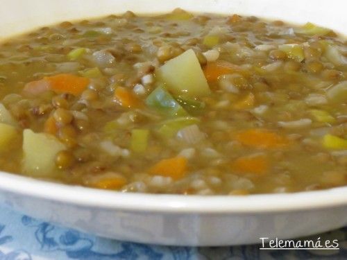 Lentejas con verduras y arroz.