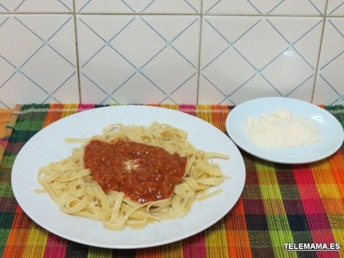 Tallarines con tomate.