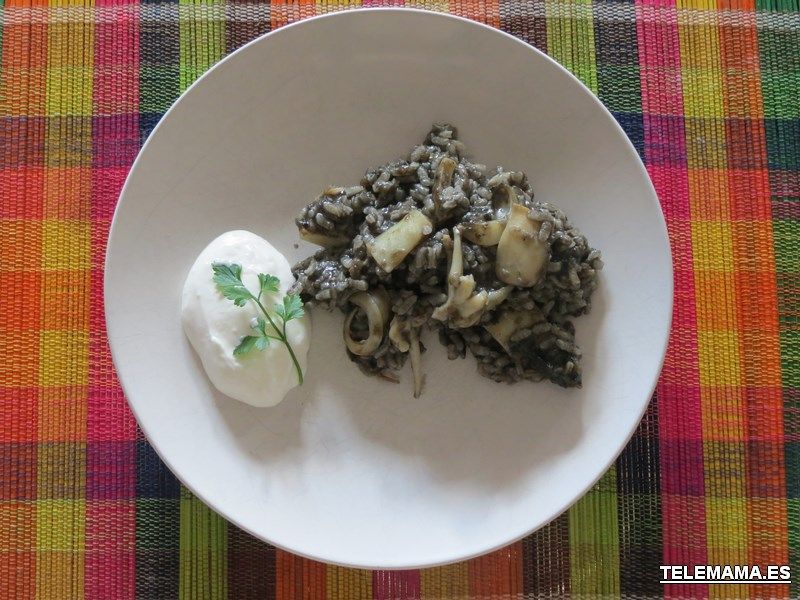 Arroz negro con sepia y alioli.