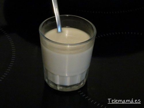 Añadimos el caldo de hervir las alcachofas.