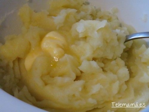 Mezclamos la mantequilla y leche.