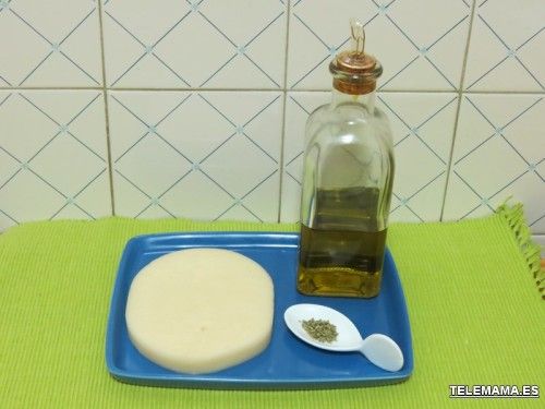 Queso provolone, una pizca de orégano y un chorrito de aceite de oliva virgen extra.