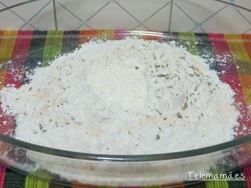 Mezclando los ingredientes.