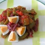 Estupendo plato de judías verdes con jamón y tomate.