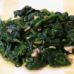 Espinacas frescas salteadas.