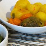 Alcachofas o alcauciles estofadas con patatas.