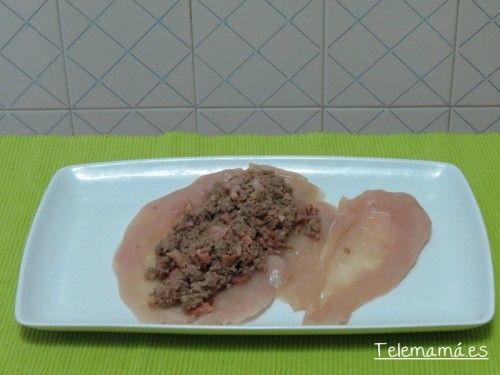 Rellenamos la pechuga.