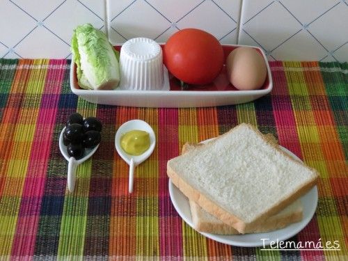 Ingredientes para un sándwich veraniego.