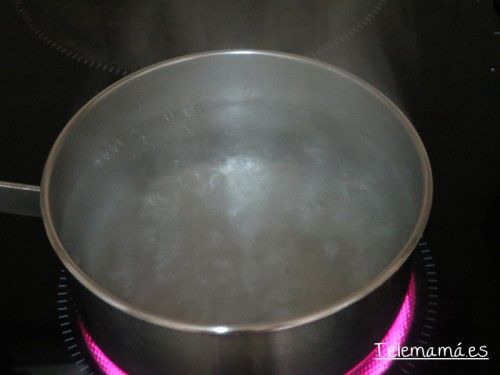 Cociendo el agua.
