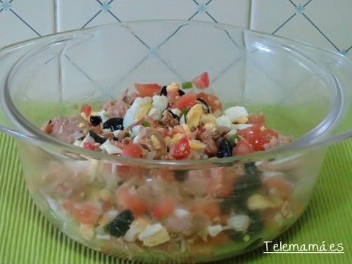 Picamos y mezclamos los ingredientes.