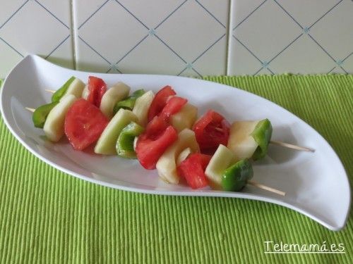 Montamos las brochetas.