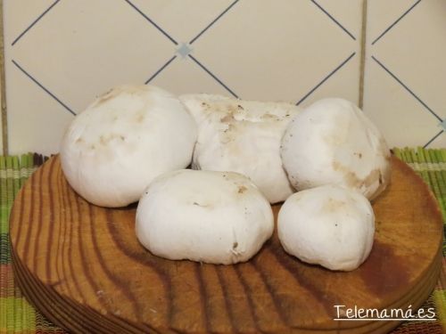 Champiñones limpios.