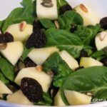 Ensalada de espinacas fresca con manzana