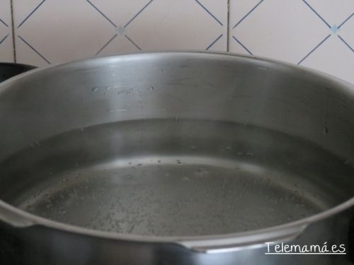 Hirviendo el agua.