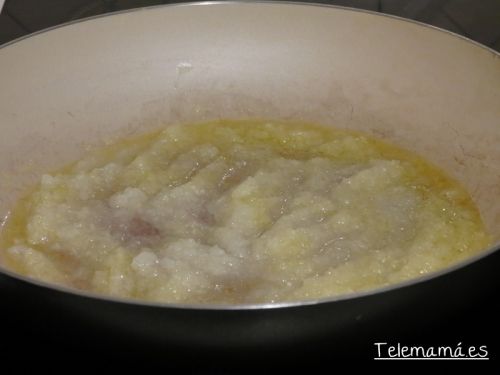 Doramos la cebolla.