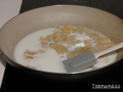 Añadimos la leche.