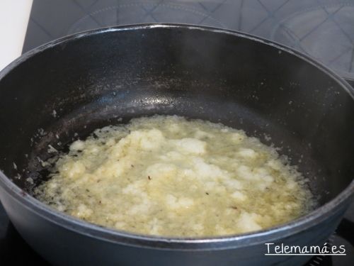 Doramos la cebolla.