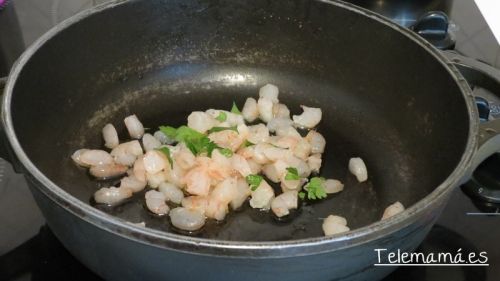 Salteamos las gambas.