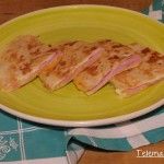 Quesadilla de jamón de york y queso.