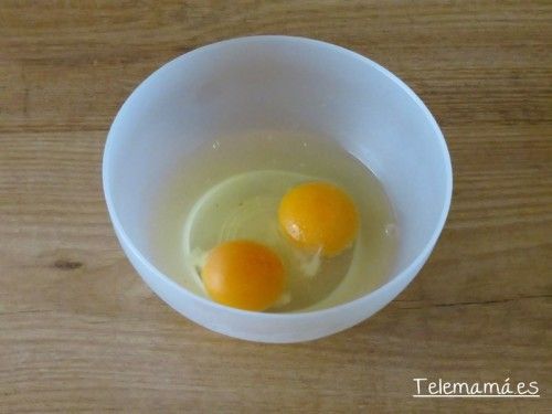 Batir los huevos.