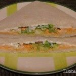 Sándwich de paté de salmón y queso de untar.