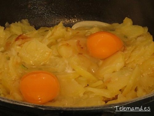 Añadimos los huevos.