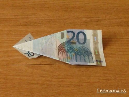 Desplegamos los dos triángulos o dobleces.