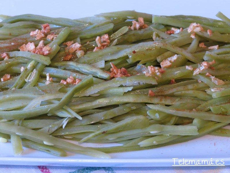 Judías verdes con refrito de ajo y un toque de pimentón picante.