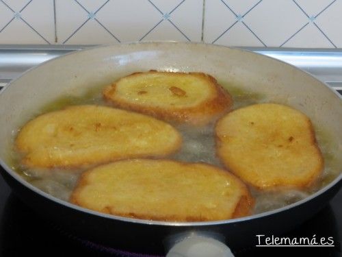Freímos las torrijas.