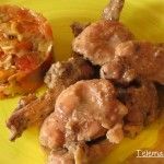 Conejo en salsa con verduras.
