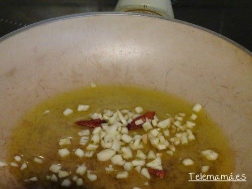Doramos el ajo.