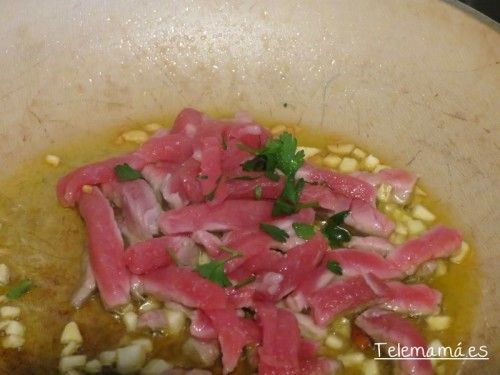 Añadimos el filete troceado.