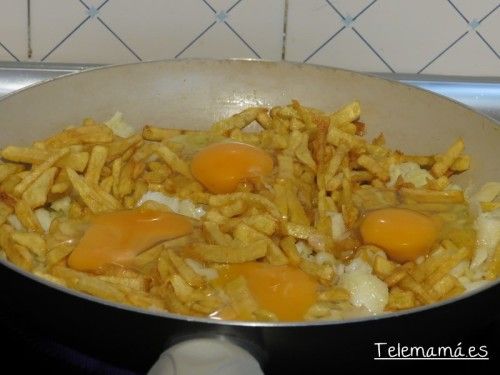 Añadimos los huevos.