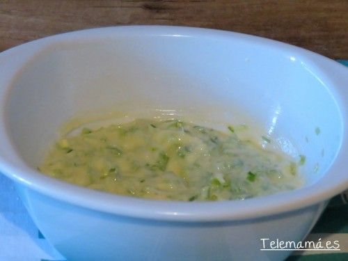 Crema de mantequilla y ajos tiernos.