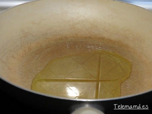 Ponemos un poquito de aceite.