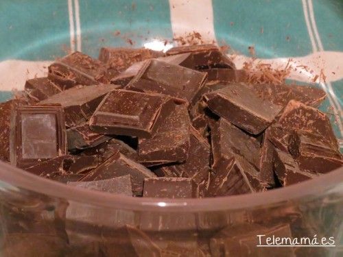 Partimos el chocolate.