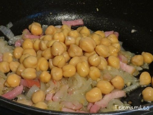 Incorporamos los garbanzos.