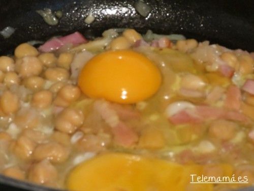 Rompemos los huevos.