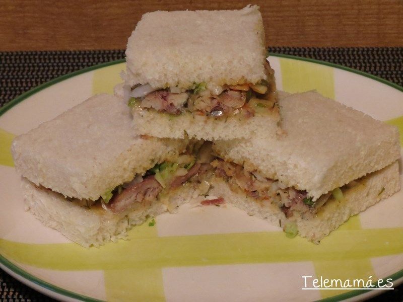 Sándwich de sardinillas en conserva.