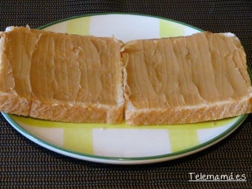 Ponemos la crema de cacahuete.
