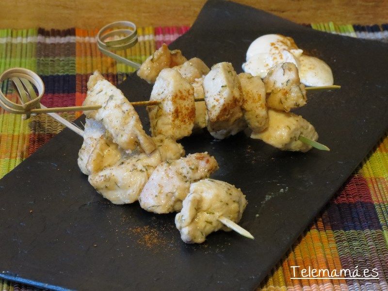Brochetas de pollo a la mostaza.