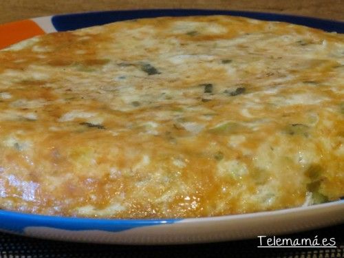 Tortilla de zapallitos con parmesano y albahaca.