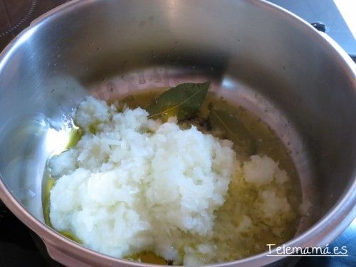 Ajo y cebolla a sofreír.